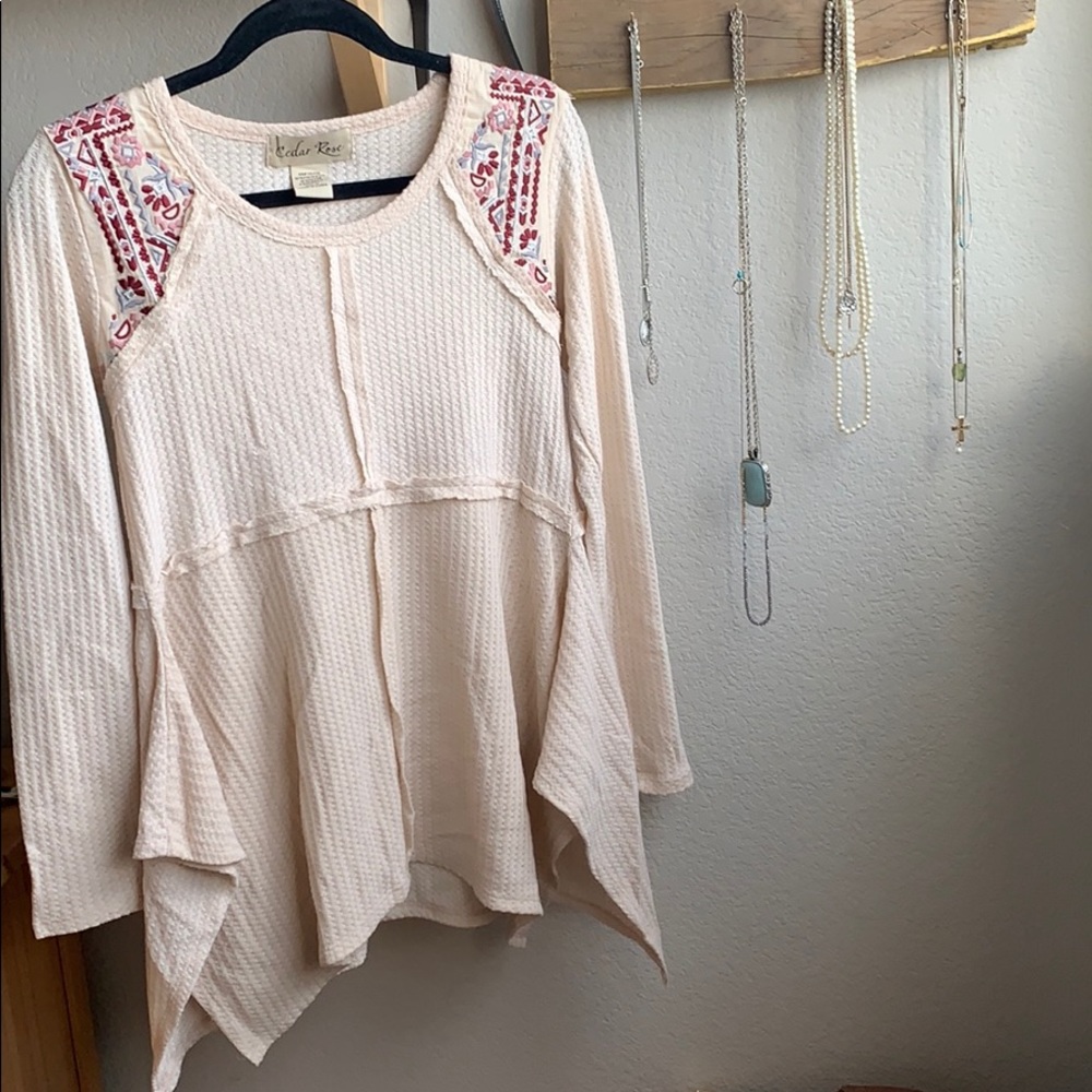 Cedar Rose Detailed Long Sleeve Top